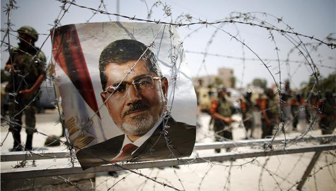 Κάιρο: Άρχισε και σταμάτησε η δίκη του Μόρσι