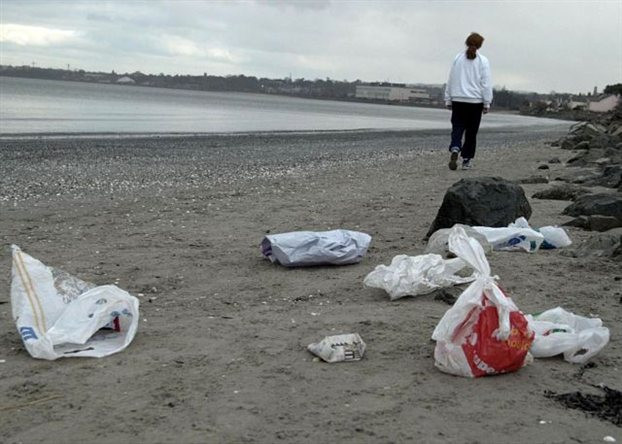 Περιορισμό της πλαστικής σακούλας θέλει η Κομισιόν