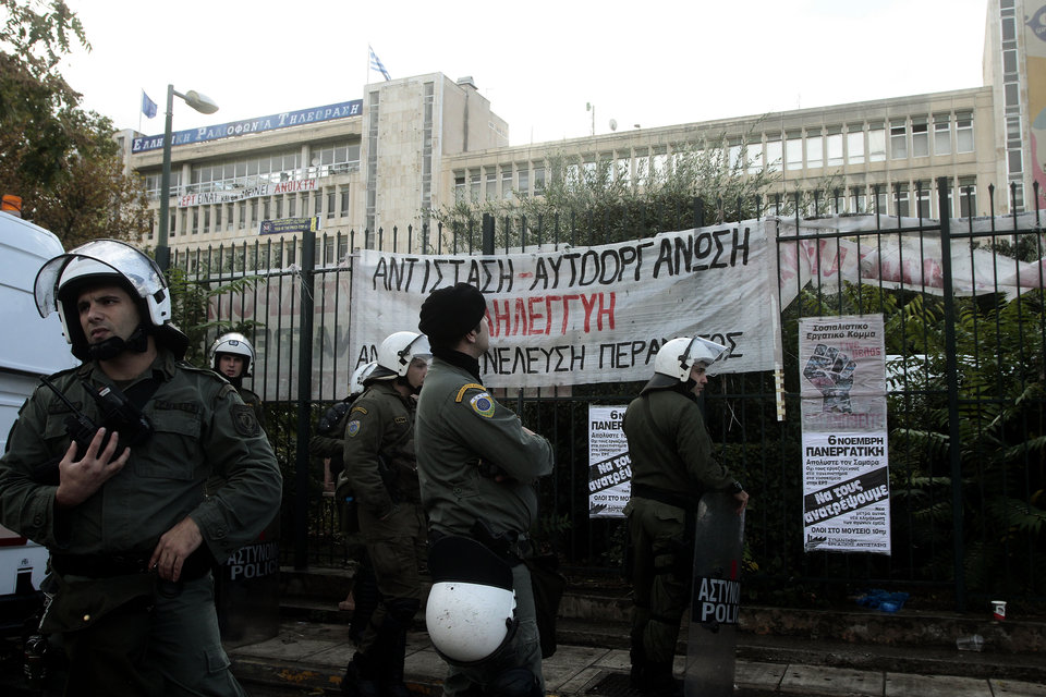 Ξυλοδαρμό κατά την επέμβαση στην ΕΡΤ καταγγέλλει βουλευτής του ΣΥΡΙΖΑ