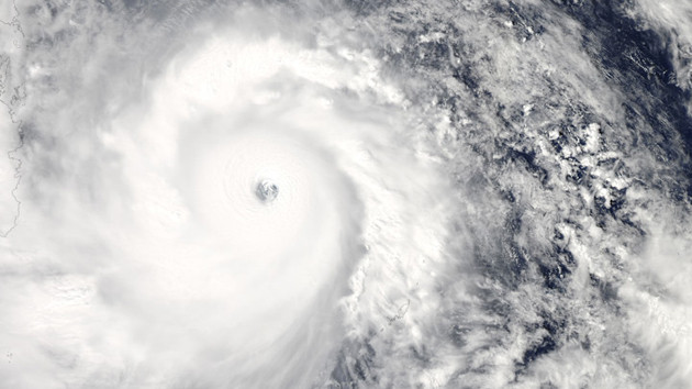 Ο φονικός τυφώνας Χαϊγιάν σφυροκοπά τις Φιλιππίνες
