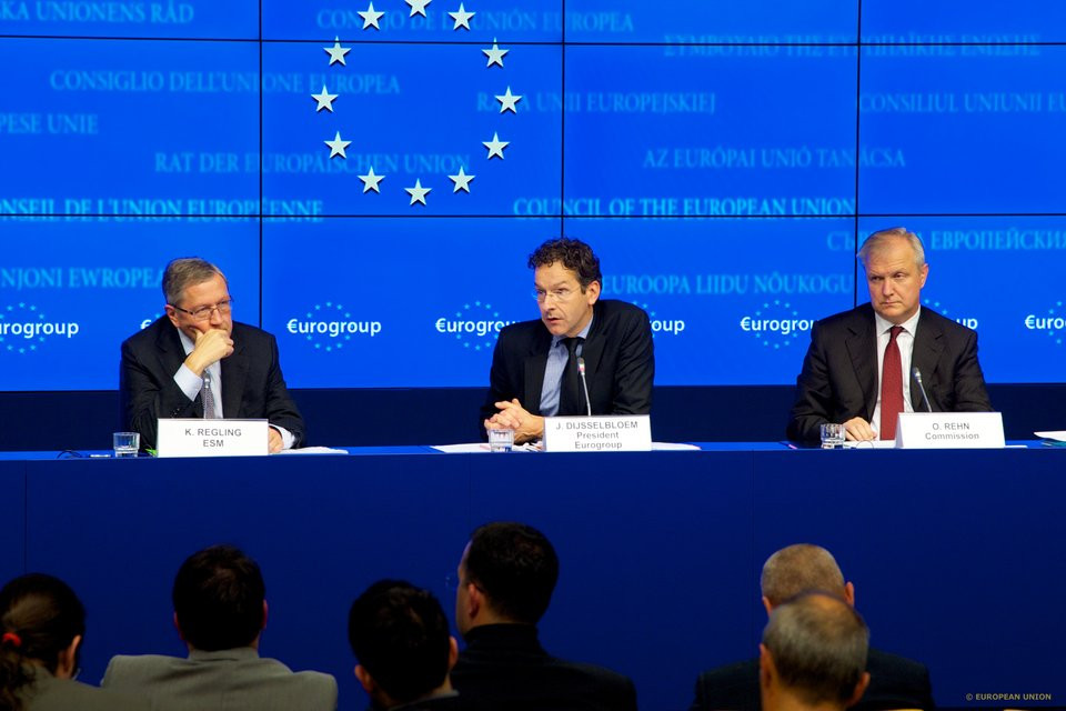 Eurogroup: Η Ελλάδα να συνεργαστεί με την τρόικα