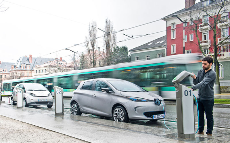 Μεγάλο δίκτυο σταθμών επαναφόρτισης ηλεκτρικών αυτοκινήτων θα αποκτήσει η Ευρώπη