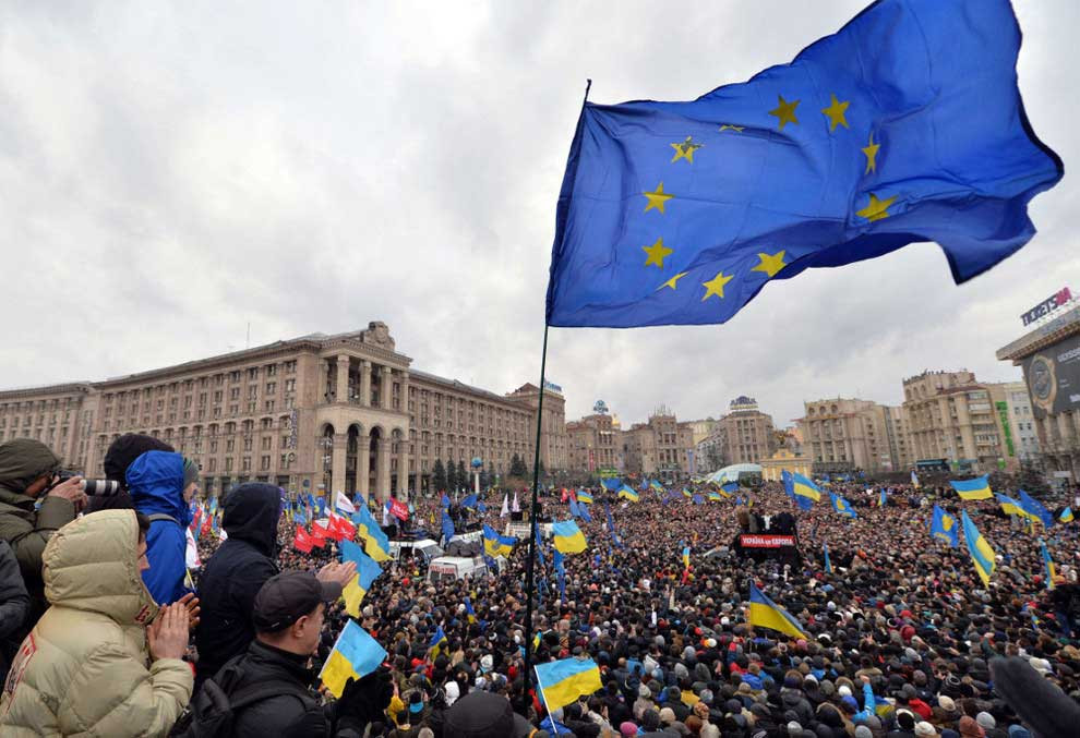Ουκρανία: «Eπανάσταση» λέει η αντιπολίτευση, «πογκρόμ» ο Πούτιν