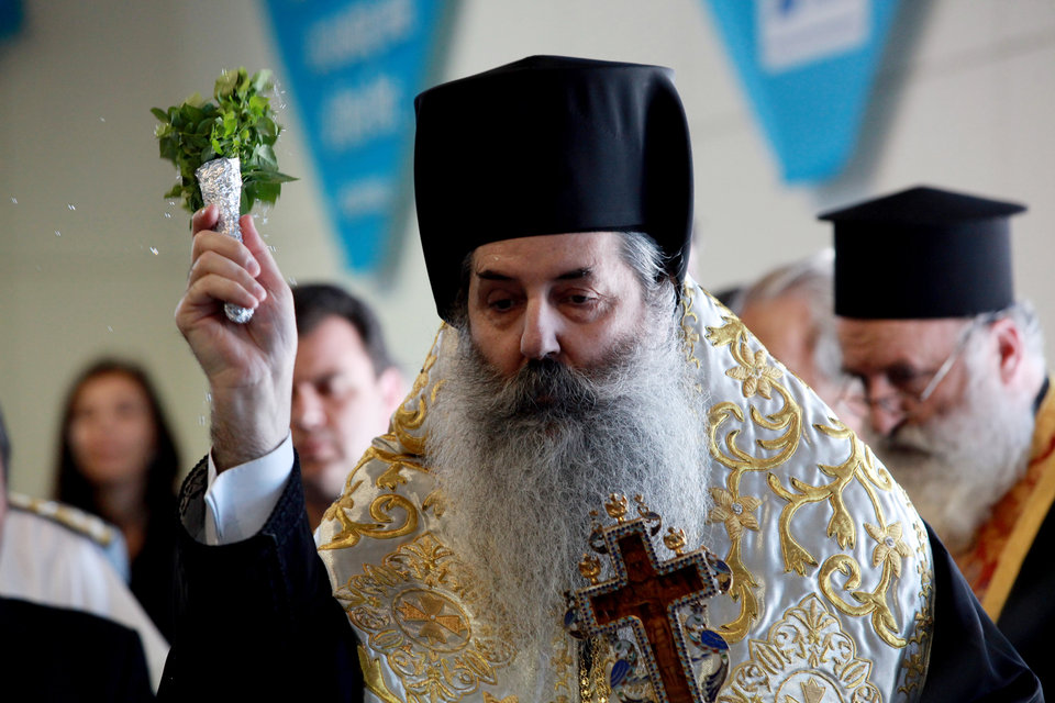 Απειλεί με αφορισμό το ΠΑΣΟΚ ο Σεραφείμ