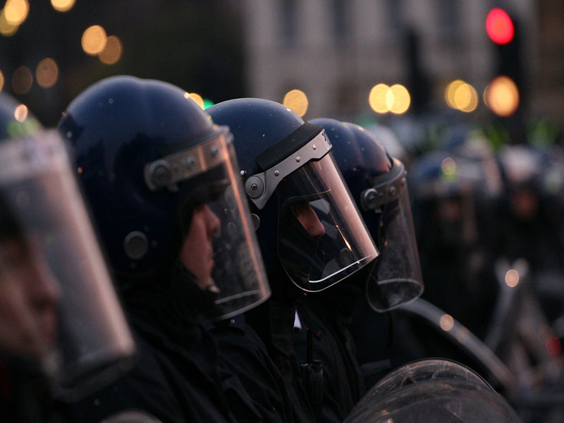 Ιταλία: Αστυνομικοί βγάζουν κράνη και συντάσσονται με διαδηλωτές
