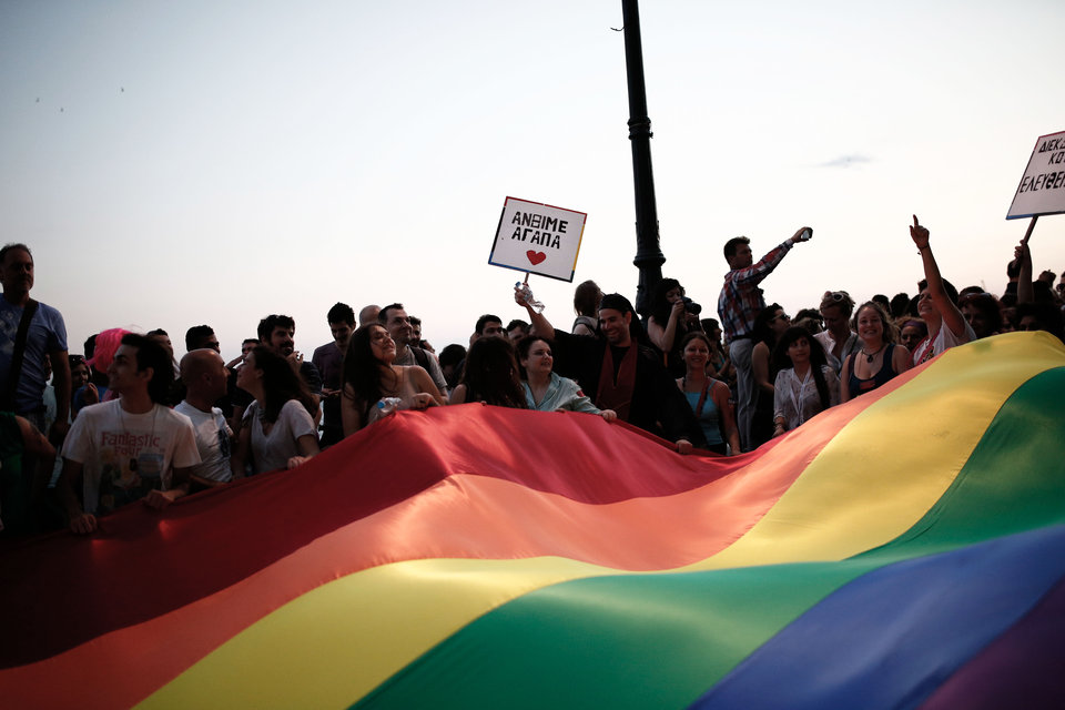 Σύμφωνο και για τα ομόφυλα ζευγάρια ζητούν βουλευτές ΣΥΡΙΖΑ, ΠΑΣΟΚ, ΔΗΜΑΡ