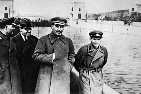 Η «Ελληνική Επιχείρηση» του Στάλιν. Του Βλάση Αγτζίδη