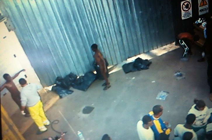 Εικόνες φρίκης στο κέντρο κράτησης της Λαμπεντούζα