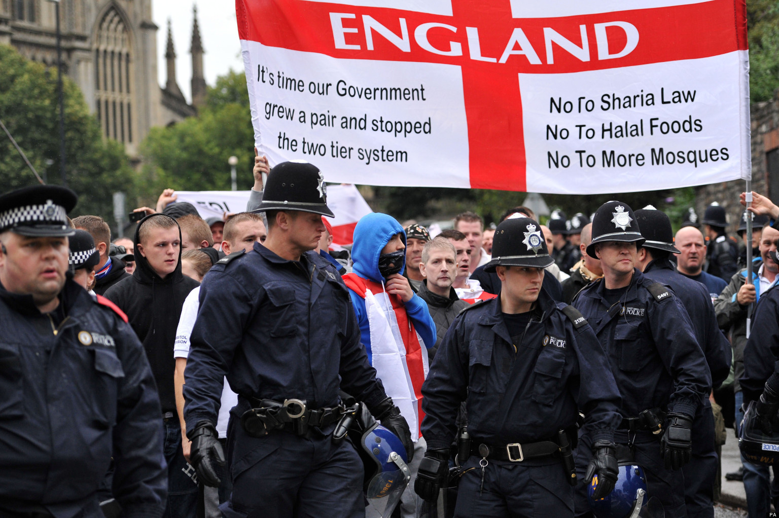 Μ. Βρετανία: Ραγδαία αύξηση των εγκλημάτων κατά μουσουλμάνων