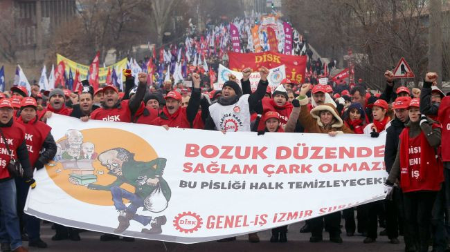 Τουρκία: Χιλιάδες στους δρόμους κατά του Ερντογάν – «Ρινγκ» η Βουλή