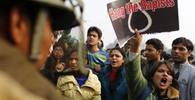 Ινδία: Ομαδικός βιασμός 20χρονης για «τιμωρία στο έγκλημα του έρωτα»