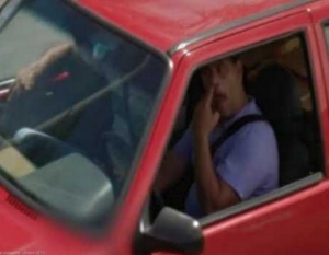 Δεν είναι τελικά αόρατοι όσοι σκαλίζουν τη μύτη τους μέσα σε αυτοκίνητα, δείχνει νέα έρευνα