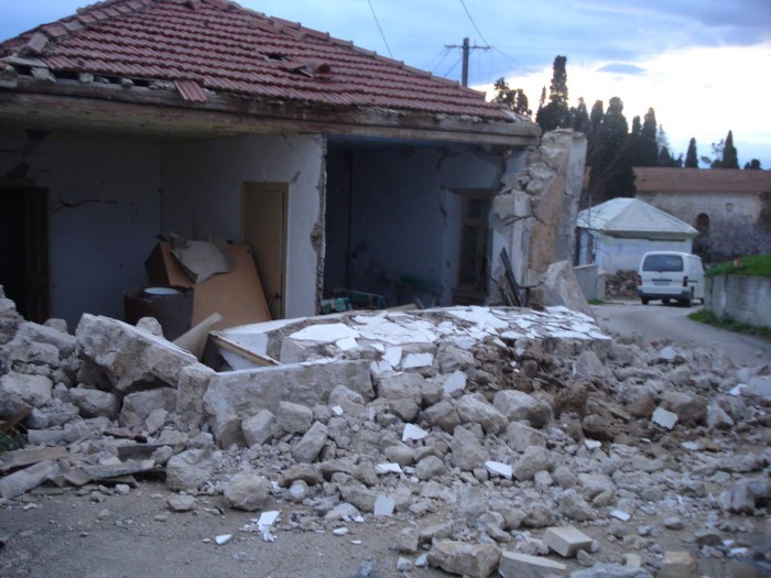Κεφαλλονιά: Αντιμέτωποι με τον εγκέλαδο και το κρύο οι σεισμόπληκτοι