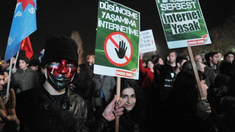 Τουρκία: Επεισόδια σε διαδήλωση κατά των ελέγχων στο Ίντερνετ