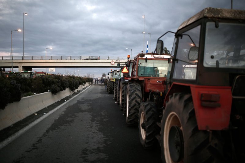 Με μεγάλη συμμετοχή το αγροτικό συλλαλητήριο στον κόμβο της Νίκαιας