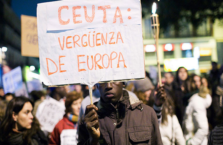 Ισπανία: Πλαστικές σφαίρες κατά μεταναστών που πνίγονταν