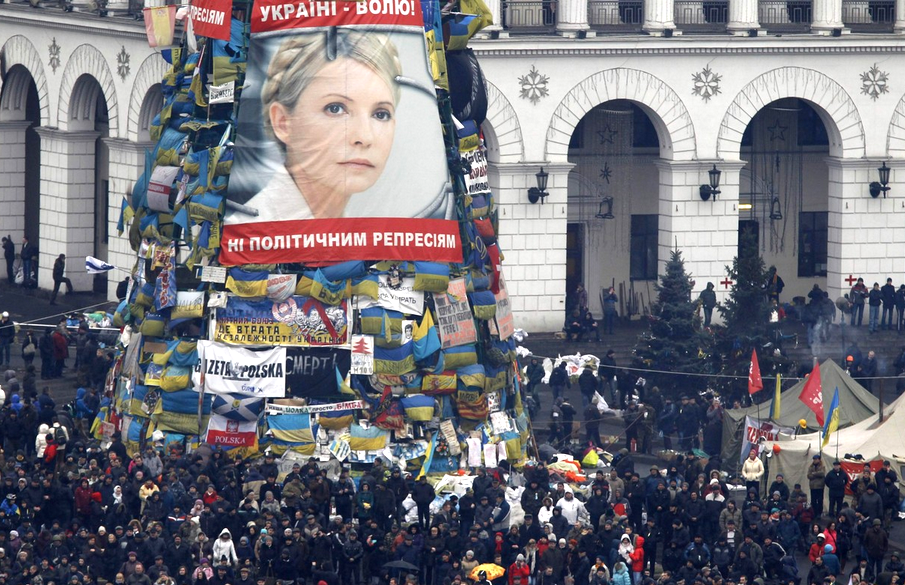 Ελεύθερη η Τιμοσένκο – Έκπτωτος ο Γιανουκόβιτς