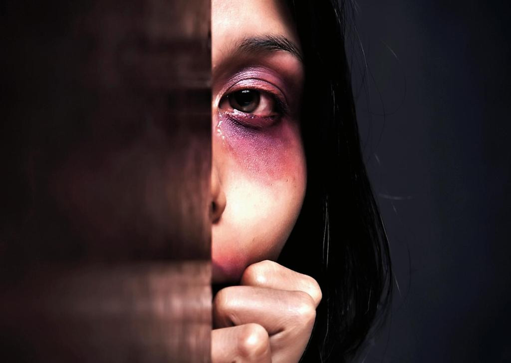 Θύμα κακοποίησης μία στις τρεις γυναίκες στην ΕΕ