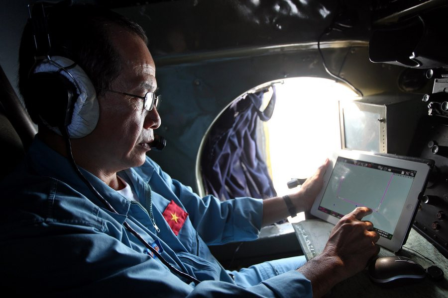 Boeing 777: Χερσαίες έρευνες από Κίνα, απεργία πείνας από συγγενείς θυμάτων