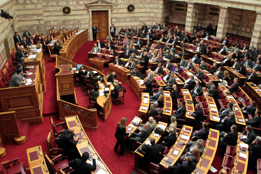 Βουλή: Υπερψηφίστηκε επί της αρχής o μεταναστευτικός κώδικας