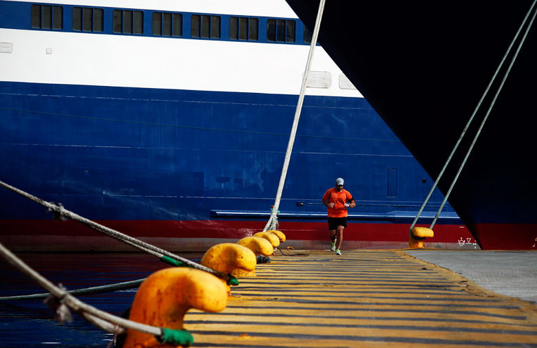 Δεμένα τα πλοία από Δευτέρα: Σε 48ωρες απεργίες η ΠΝΟ