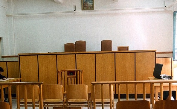 Αναβλήθηκε η δίκη για την επίθεση χρυσαυγιτών σε μαθητή