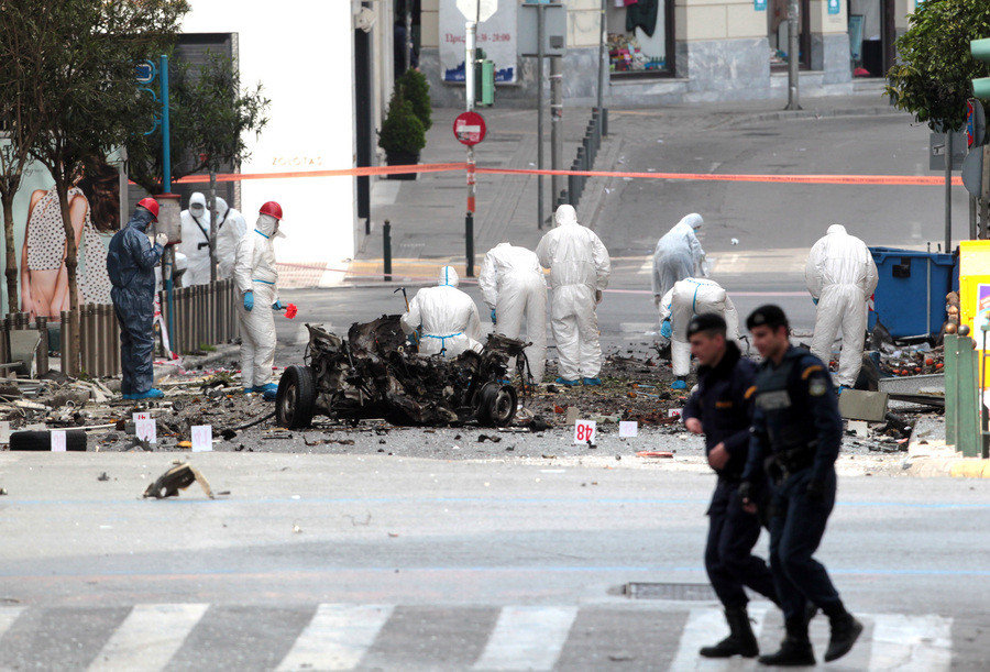 Έκρηξη παγιδευμένου οχήματος έξω από την Τράπεζα της Ελλάδος