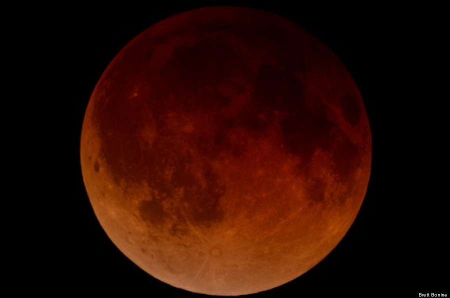 Κόκκινο Φεγγάρι: Με τα μάτια στον ουρανό οι λάτρεις των αστεριών