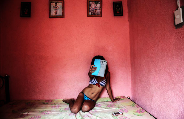 Cybersex: Τα χαμένα παιδιά των Φιλιππίνων