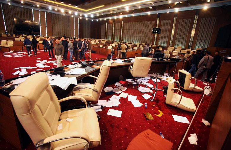 Λιβύη: Ένοπλοι εισέβαλλαν στο κοινοβούλιο – Άγνωστος αριθμός τραυματιών