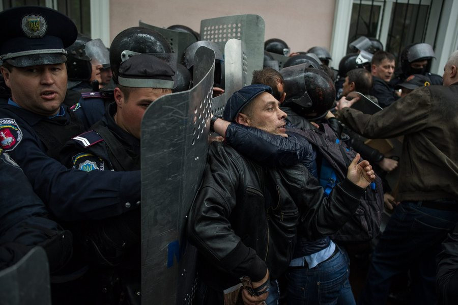 Οδησσός: Απελευθερώθηκαν κρατούμενοι υπό την πίεση διαδηλωτών