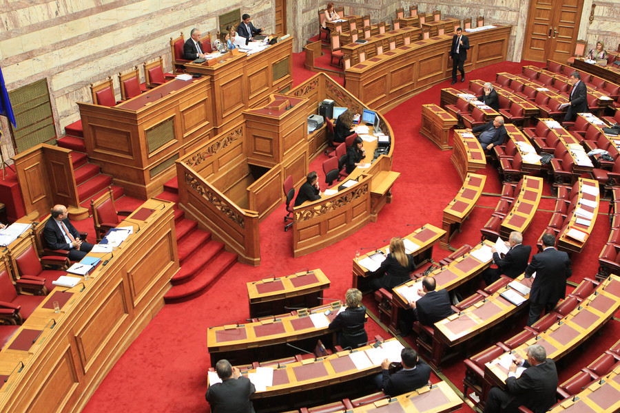 Αναβλήθηκε η ψήφιση του νομοσχεδίου για τις λαϊκές μετά τις ενστάσεις ΠΑΣΟΚ