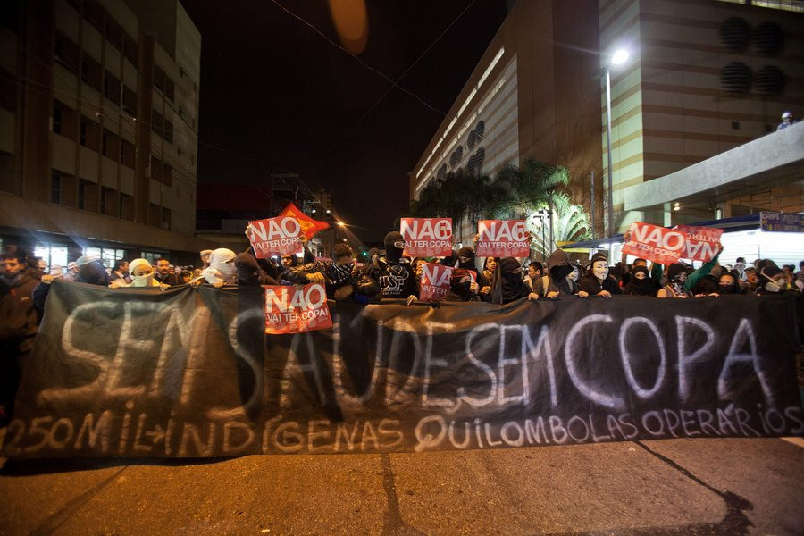 Οργισμένες διαδηλώσεις στη Βραζιλία: «Εκπαίδευση και στέγαση, όχι Μουντιάλ»