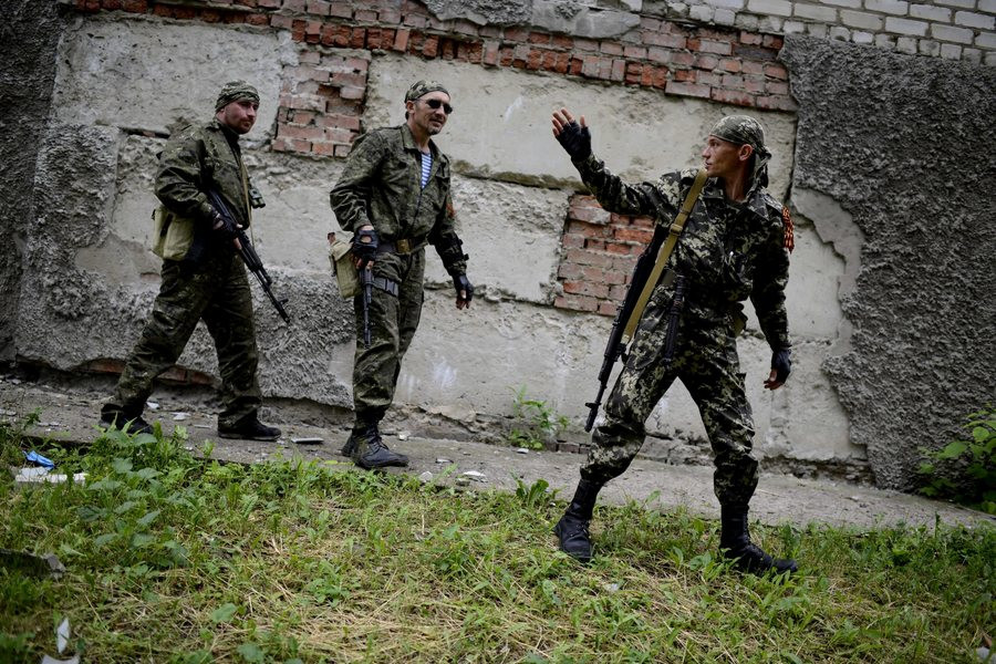 Πεδίο μάχης το Ντονέτσκ: Οχυρώνονται οι φιλορώσοι