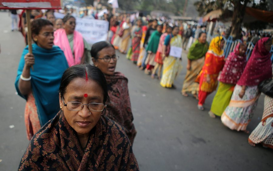 Ινδία:  Αντιστάθηκε στους βιαστές και τη σκότωσαν μπροστά στα παιδιά της