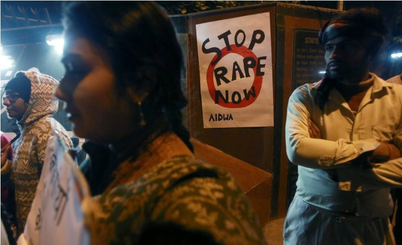 «Δικαιολογημένος κάποιες φορές ο βιασμός», δήλωσε Ινδός πολιτικός