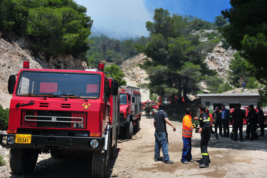 Πυρκαγιά κοντά σε κάμπινγκ στη Σιθωνία Χαλκιδικής