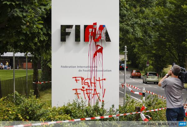 «Αγαπάμε το ποδόσφαιρο, μισούμε τη FIFA»