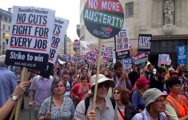 Δυναμώνει το κίνημα κατά της λιτότητας στη Βρετανία