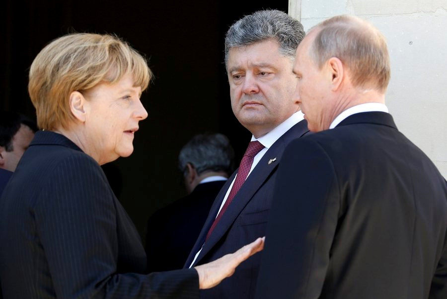 Συνομιλίες Ποροσένκο και  Πούτιν με Μέρκελ για την εκεχειρία