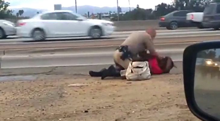 Καλιφόρνια: Άγριος ξυλοδαρμός μαύρης γυναίκας από αστυνομικό