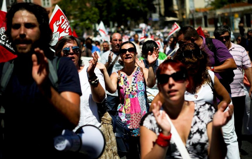 Χιλιάδες Πορτογάλοι στους δρόμους ενάντια στη λιτότητα