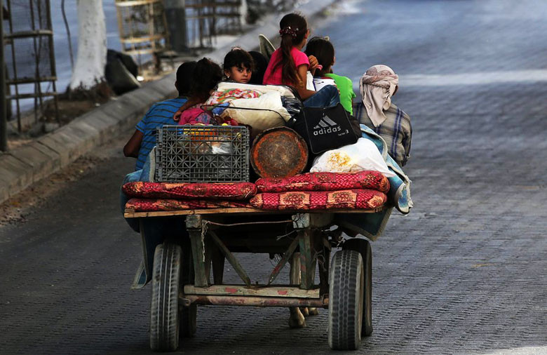 Λωρίδα της Γάζας: «SMS Θανάτου» και καραβάνια εκτοπισμένων