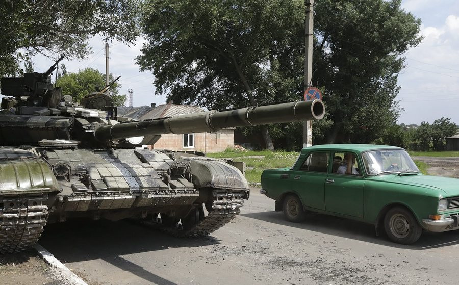 Ποροσένκο: Ρώσοι στρατιωτικοί επιτίθενται στις ουκρανικές δυνάμεις