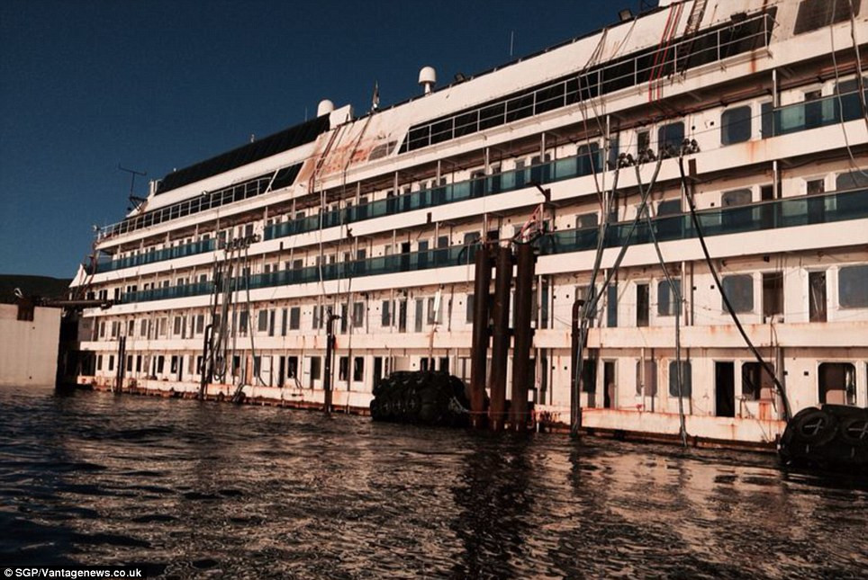Costa Concordia: Στην επιφάνεια ο σύγχρονος Τιτανικός