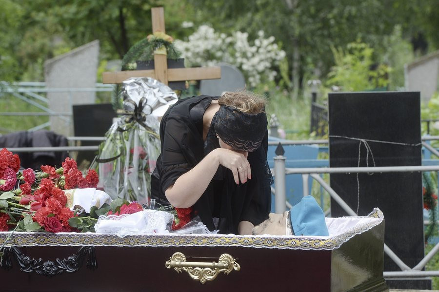 Ουκρανική κρίση: Βρέθηκε ο πρώτος ομαδικός τάφος στο Σλαβιάνσκ