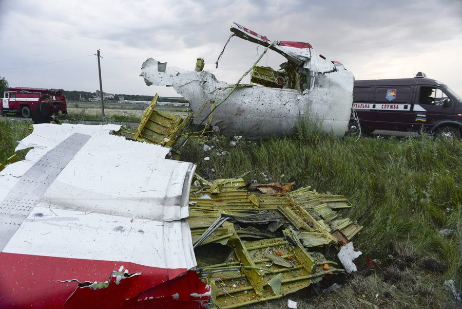 Βίντεο από το σημείο συντριβής του Boeing στην Ουκρανία: Βρέθηκαν κι άλλοι σοροί