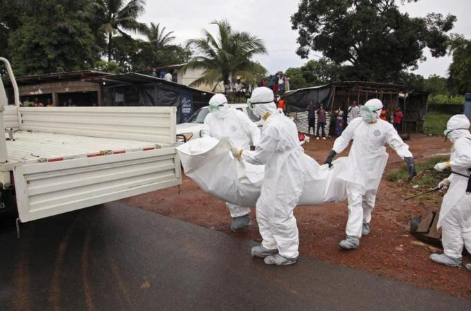 Ομάδα «απελευθέρωσε» ασθενείς στη Λιβερία: «Δεν υπάρχει Έμπολα!» φώναζαν