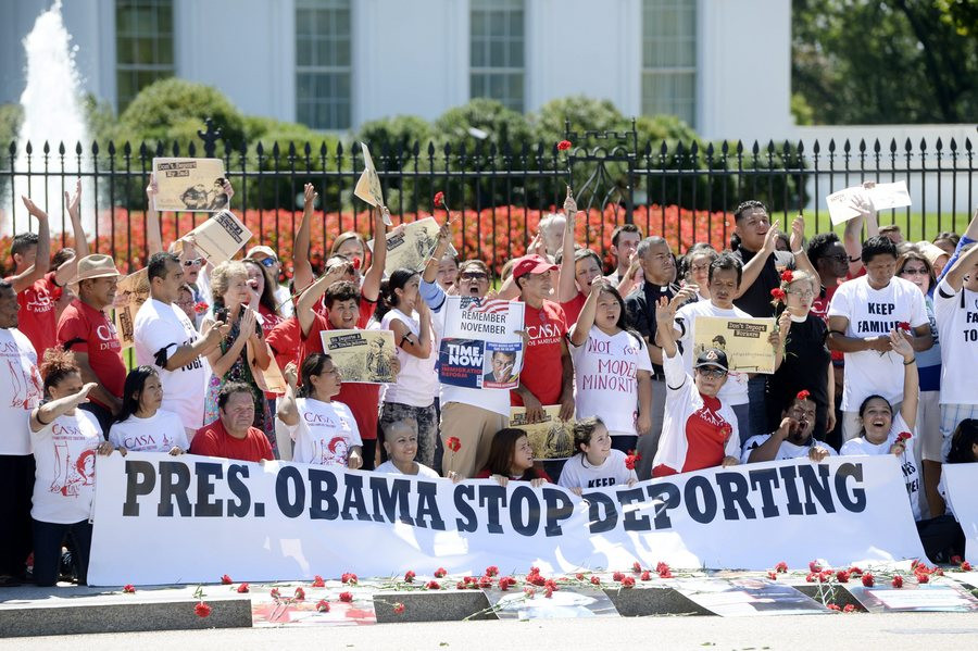 Συλλήψεις διαδηλωτών κατά των απελάσεων έξω από τον Λευκό Οίκο