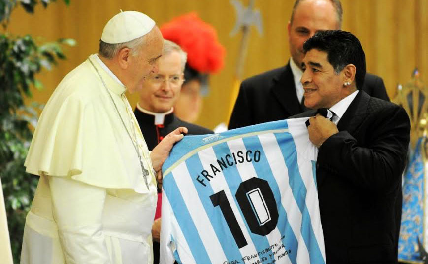 Holy Soccer: Όταν ο Πάπας συνάντησε τον Μαραντόνα